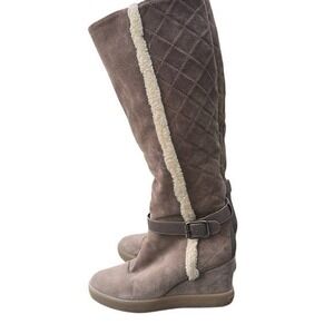 AQUATALIA Callie Faux Fur Trim Shearling Suede Tan Riding Wedge Boots Size 7.5